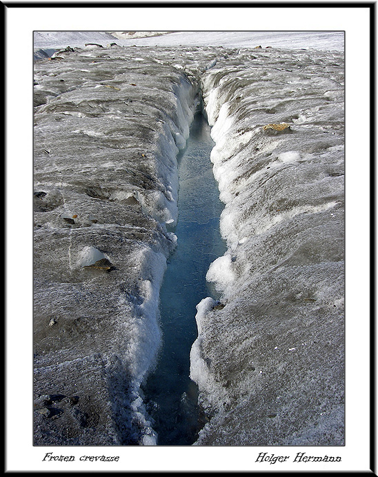 087_Frozen_crevasse